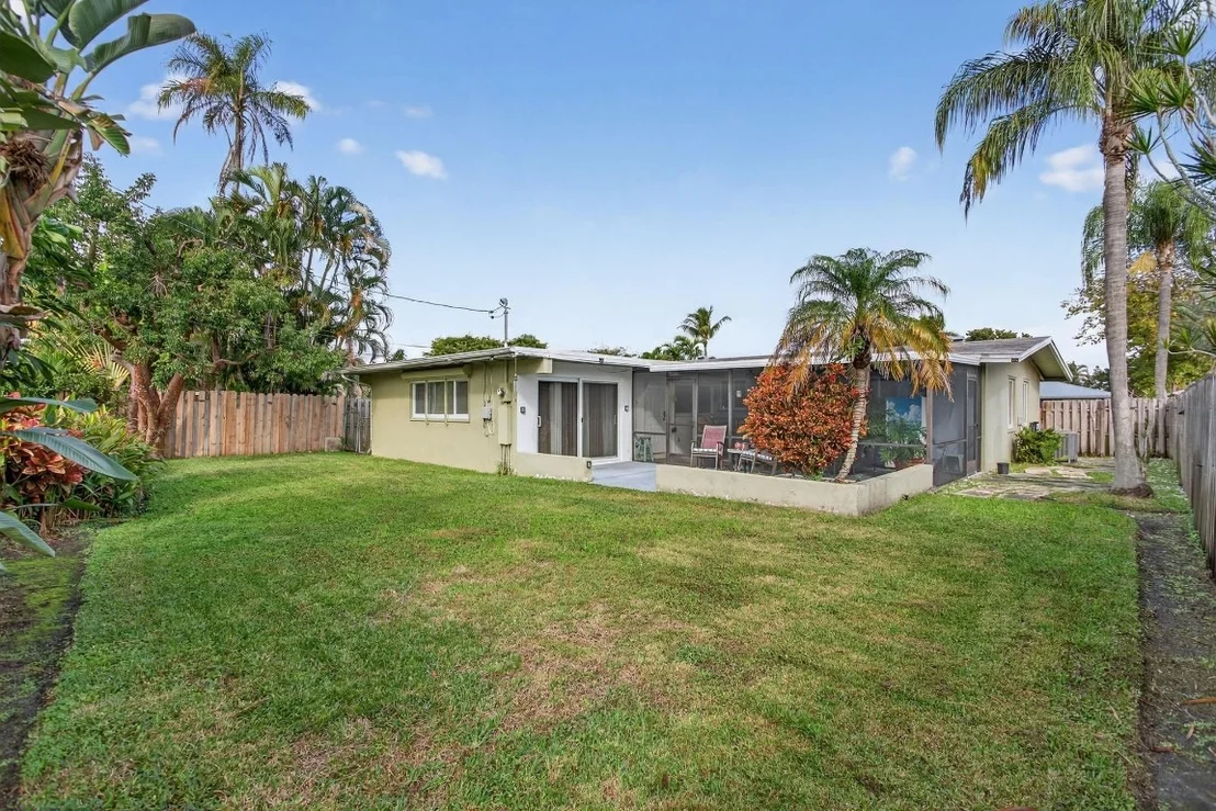 Photo of 1432 SE 2nd Street SE