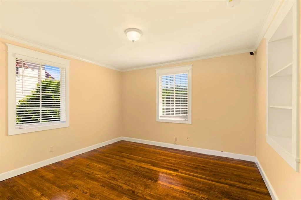 Photo of 322 Colonial Road