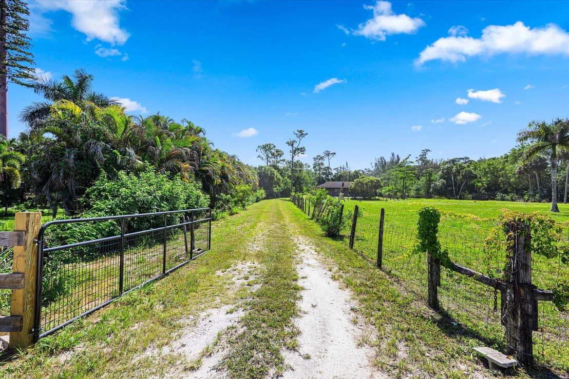 Photo of 1814 A Road