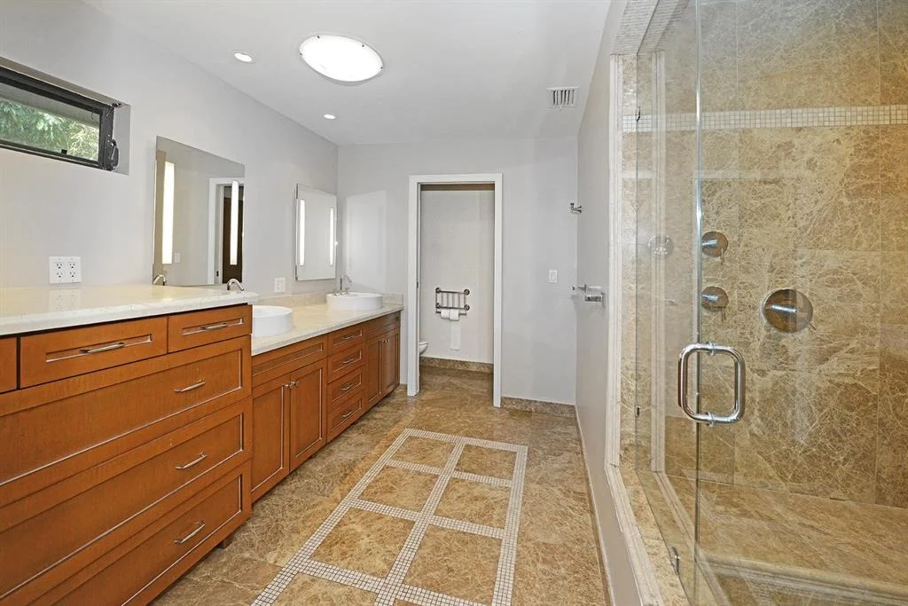 Photo of 4085 Georges Way