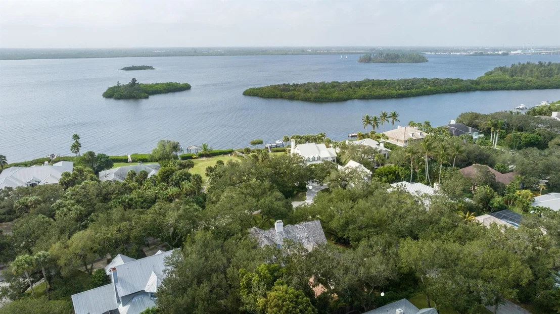 Photo of 1086 Winding River Road