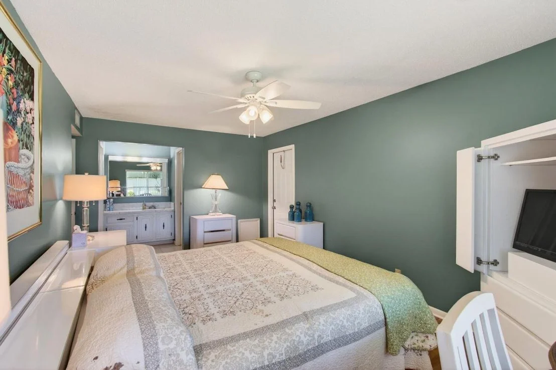 Photo of Unit D at 417 High Point Boulevard