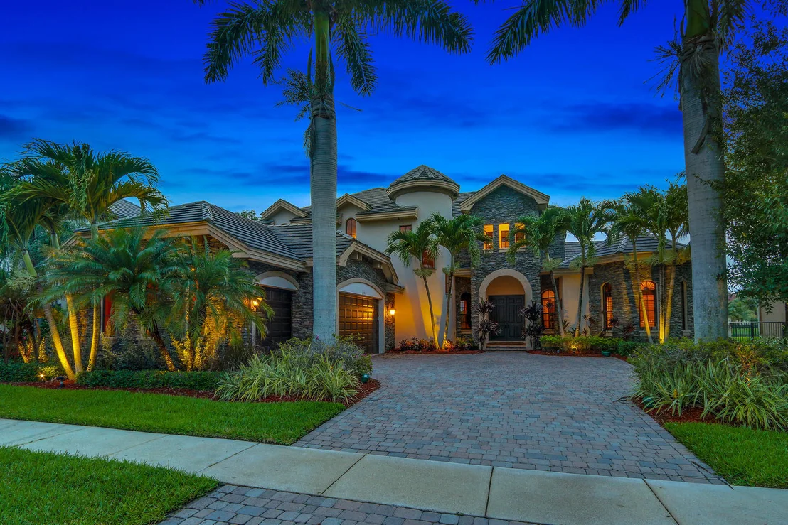 Photo of 10775 Versailles Boulevard