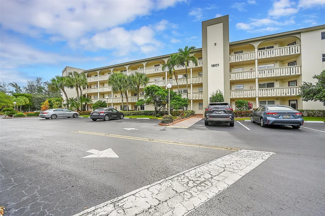 Photo of Unit E4 at 1801 Eleuthera Point