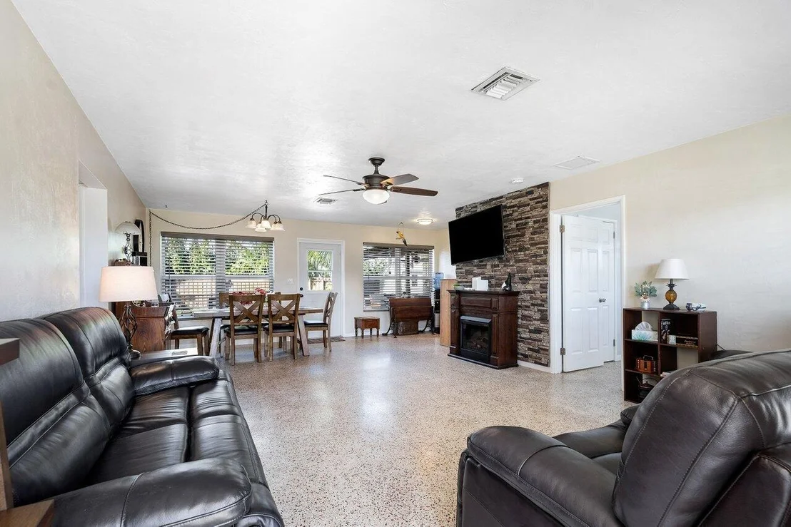 Photo of 1413 Crest Drive