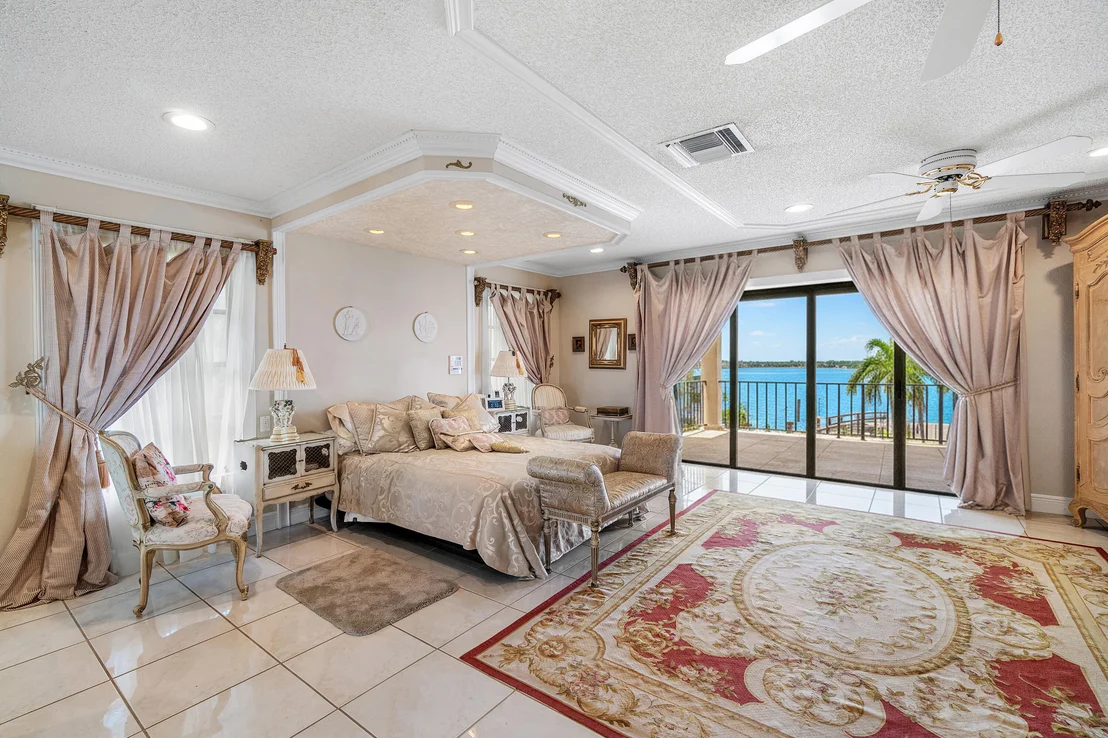 Photo of 1010 Pine Point Road