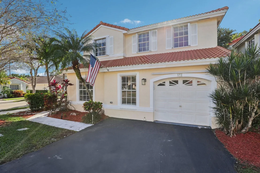 Photo of 972 Azure Lane