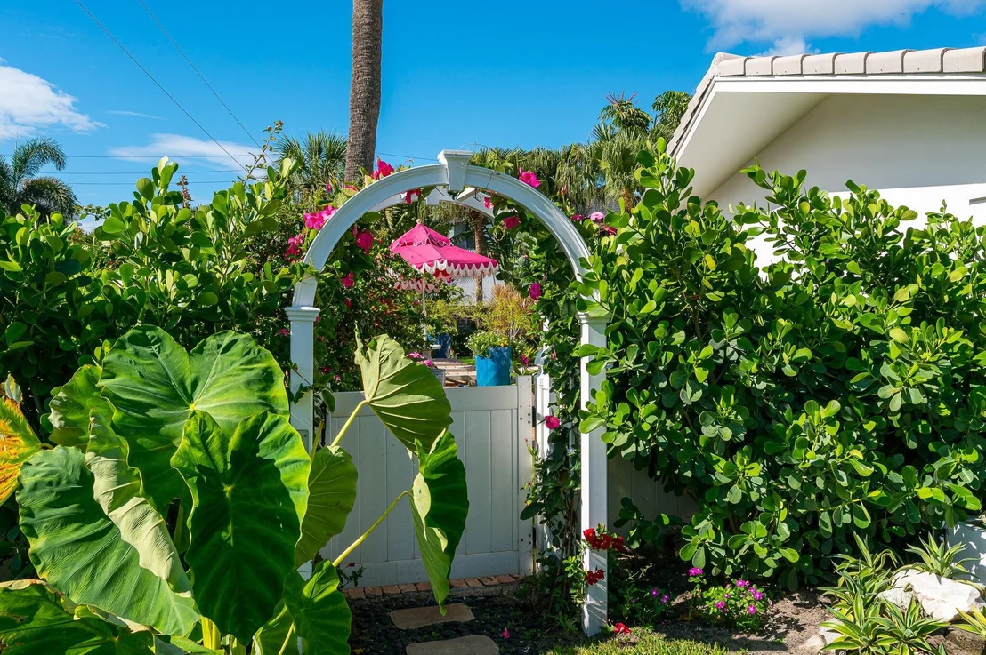 Photo of 810 Valencia Drive