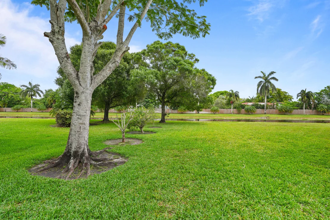 Photo of 16245 Seneca Circle