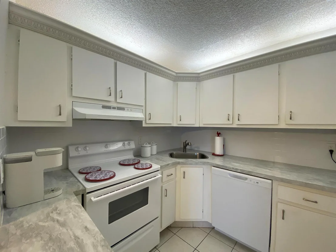 Photo of Unit D1 at 302 Pine Ridge Circle