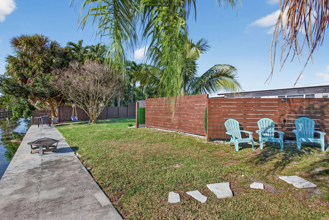 Photo of 1530 W River Drive
