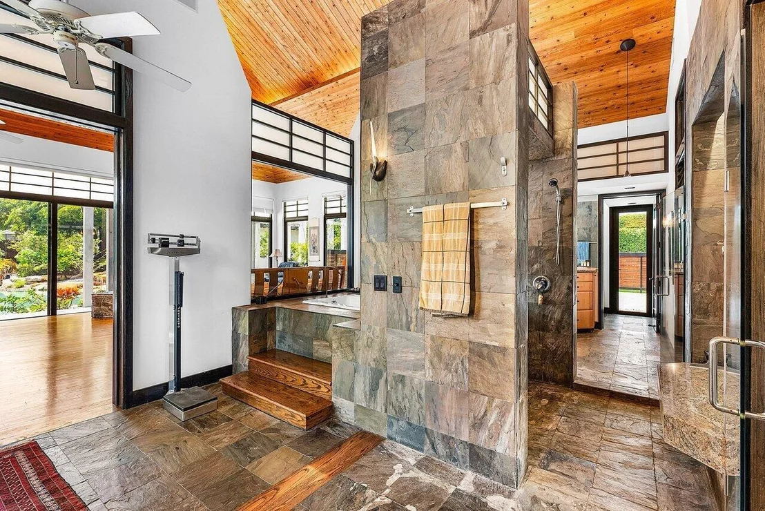 Photo of 8549 SURREY Lane