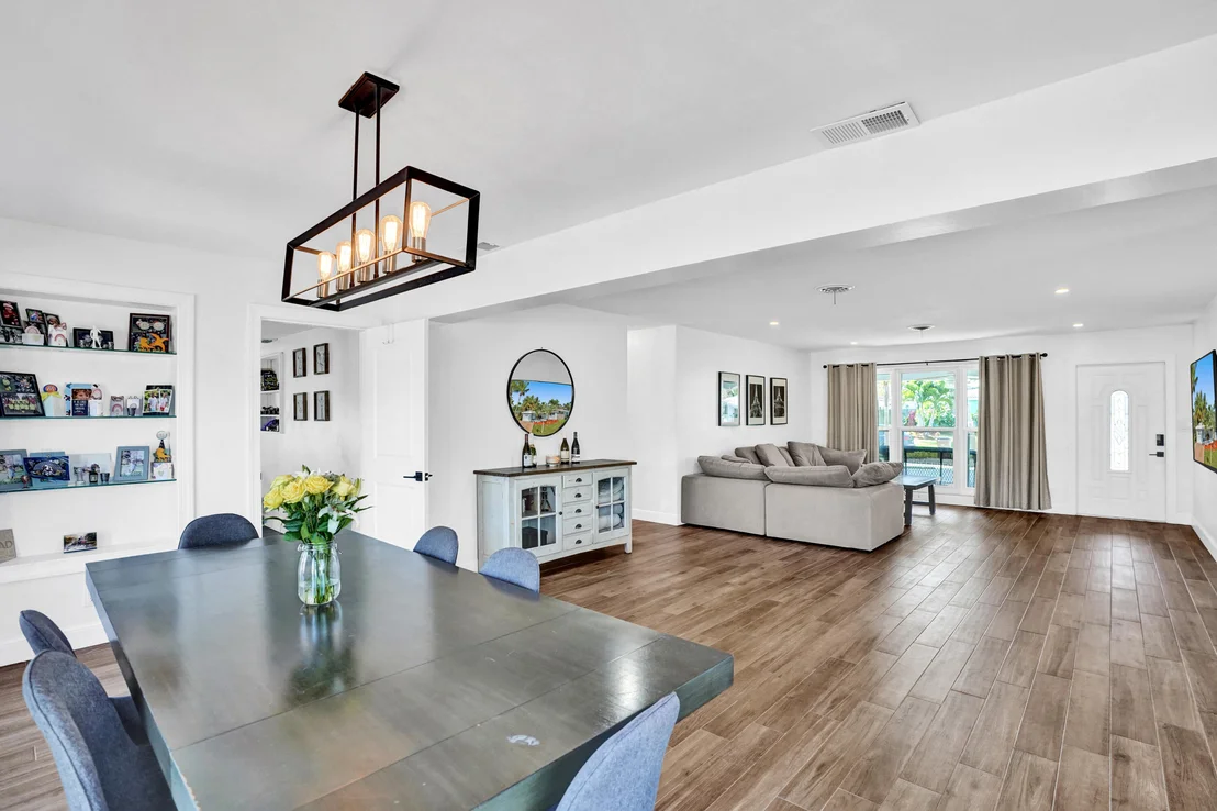 Photo of 825 SE 16th Place