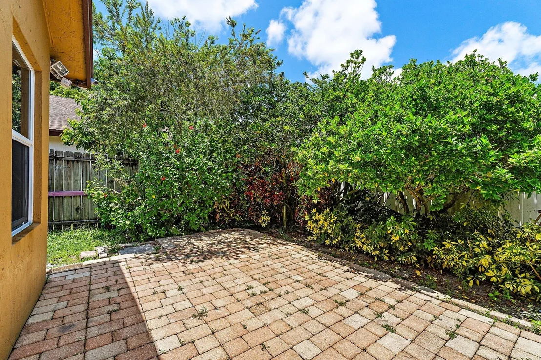 Photo of 6189 Adams Street