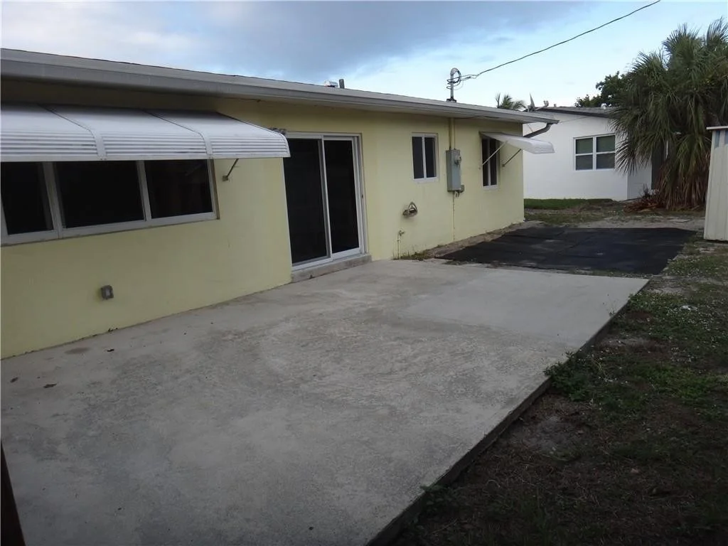 Photo of 900 NE 23rd Place