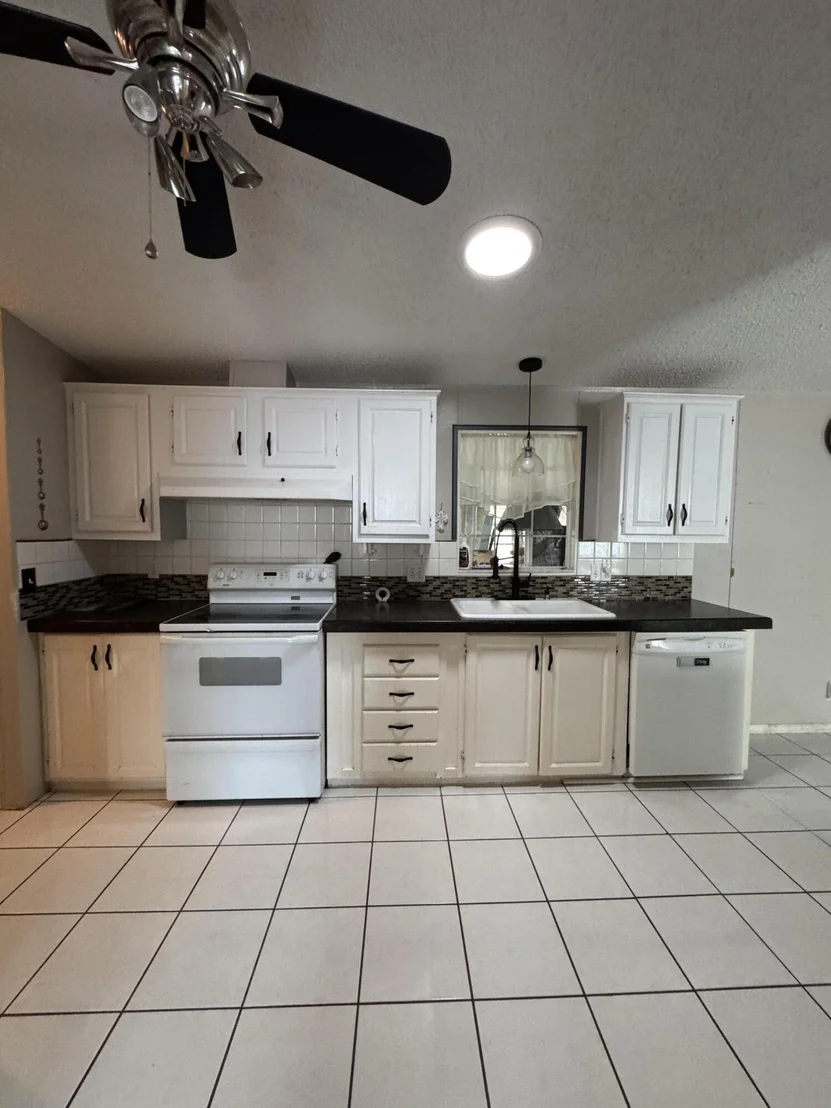 Photo of 621 Sunny S Avenue