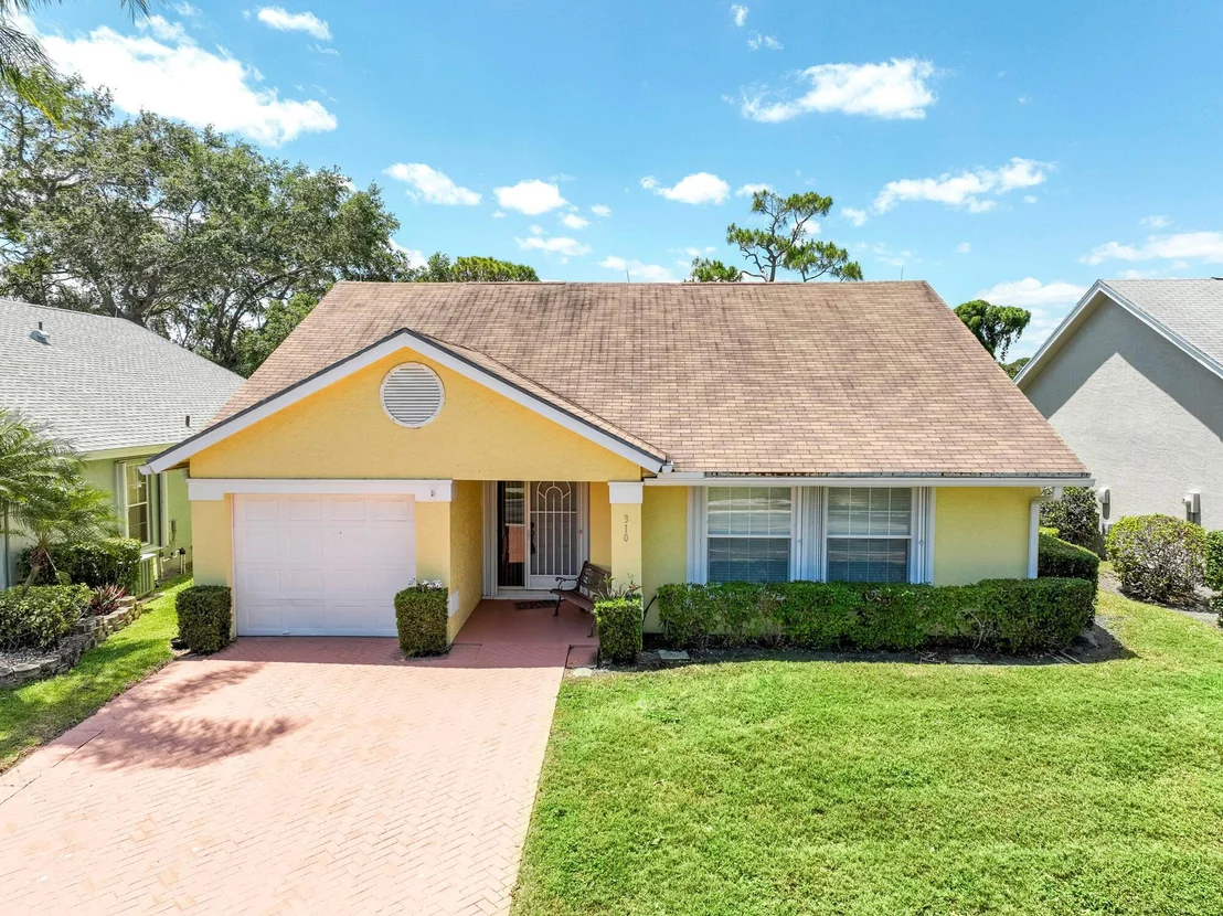 Photo of 310 Moccasin Trail W
