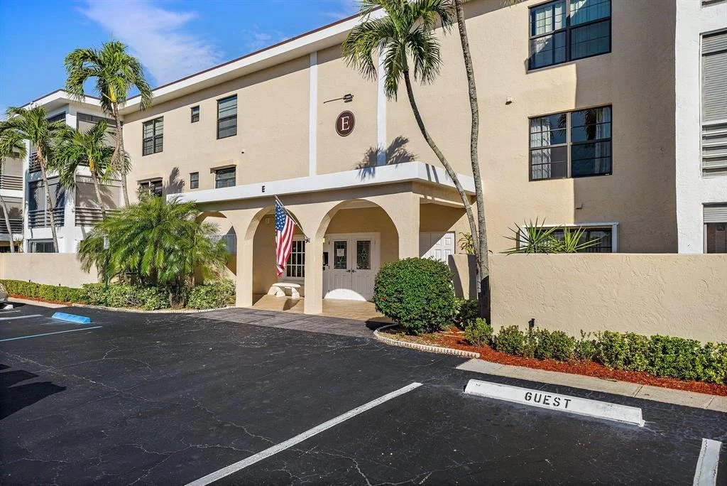 Photo of Unit 106E at 300 N Highway A1a