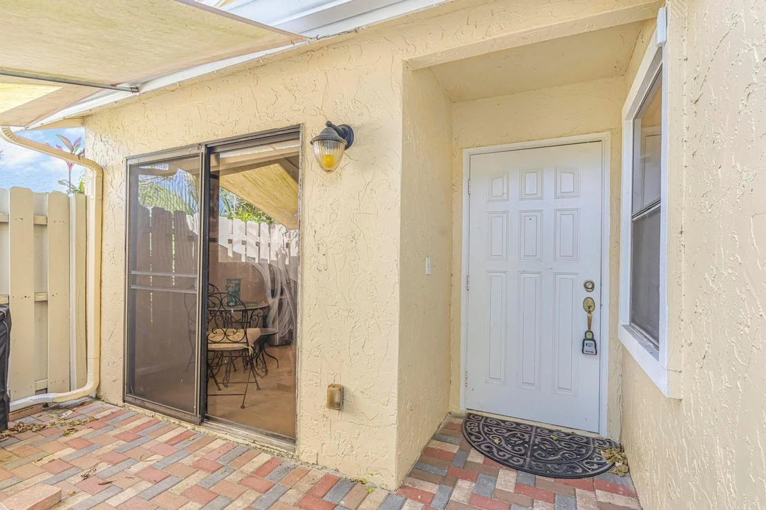 Photo of 1075 NW 19th Terrace