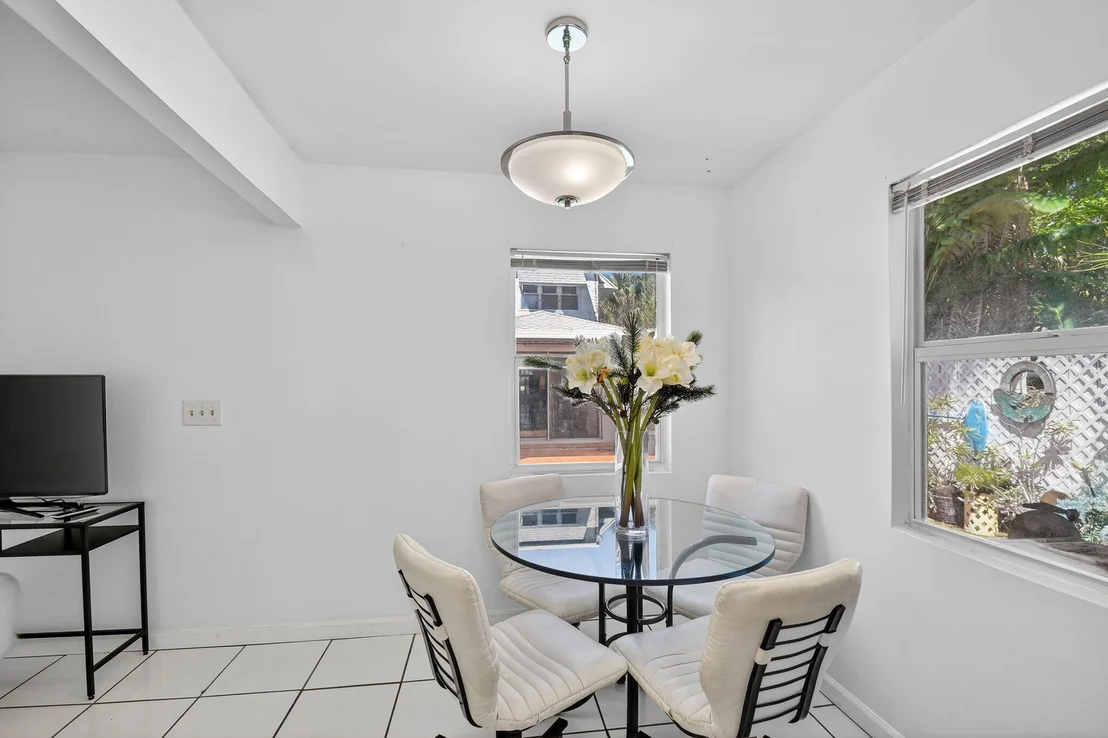 Photo of 328 Monroe Drive