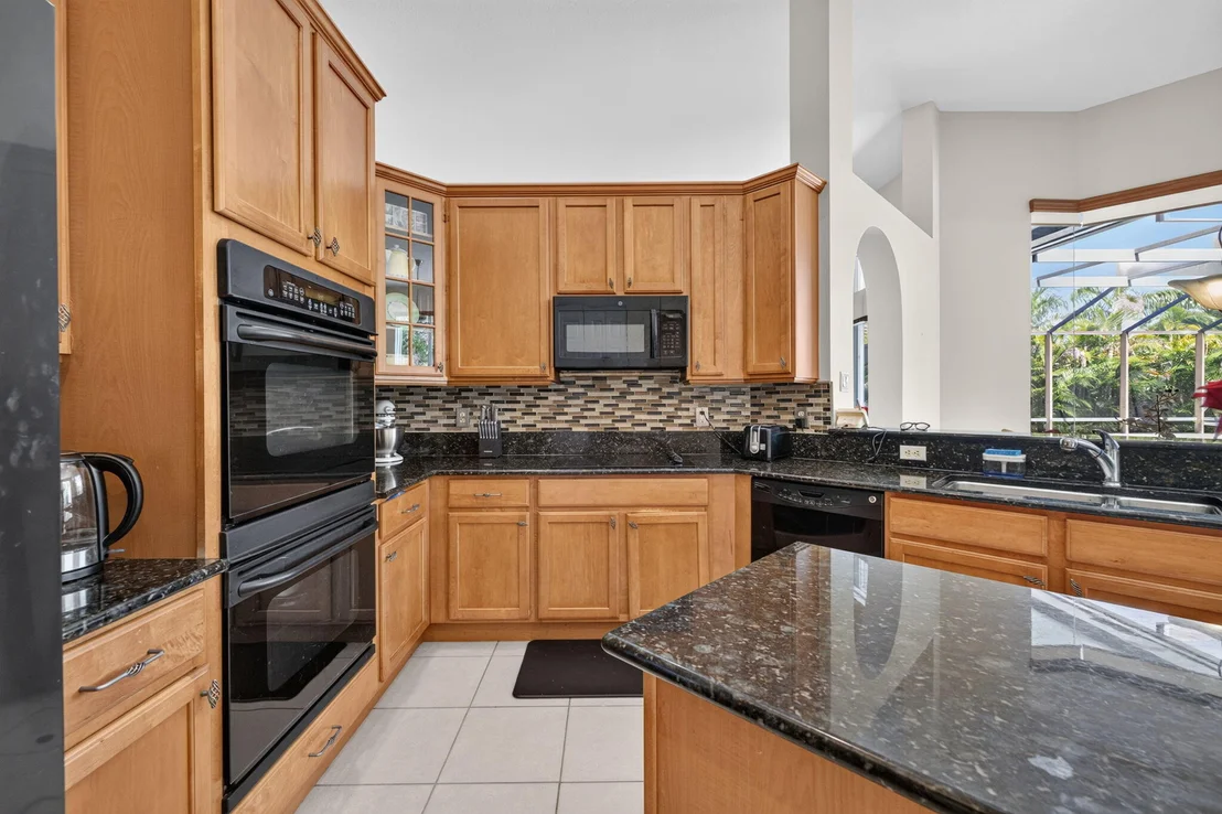 Photo of 755 SW RIVER BEND Circle