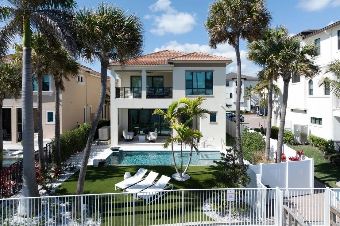 Photo of 636 Windward Circle S