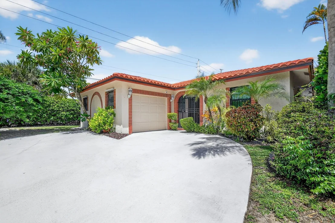 Photo of 1035 Soelca Drive