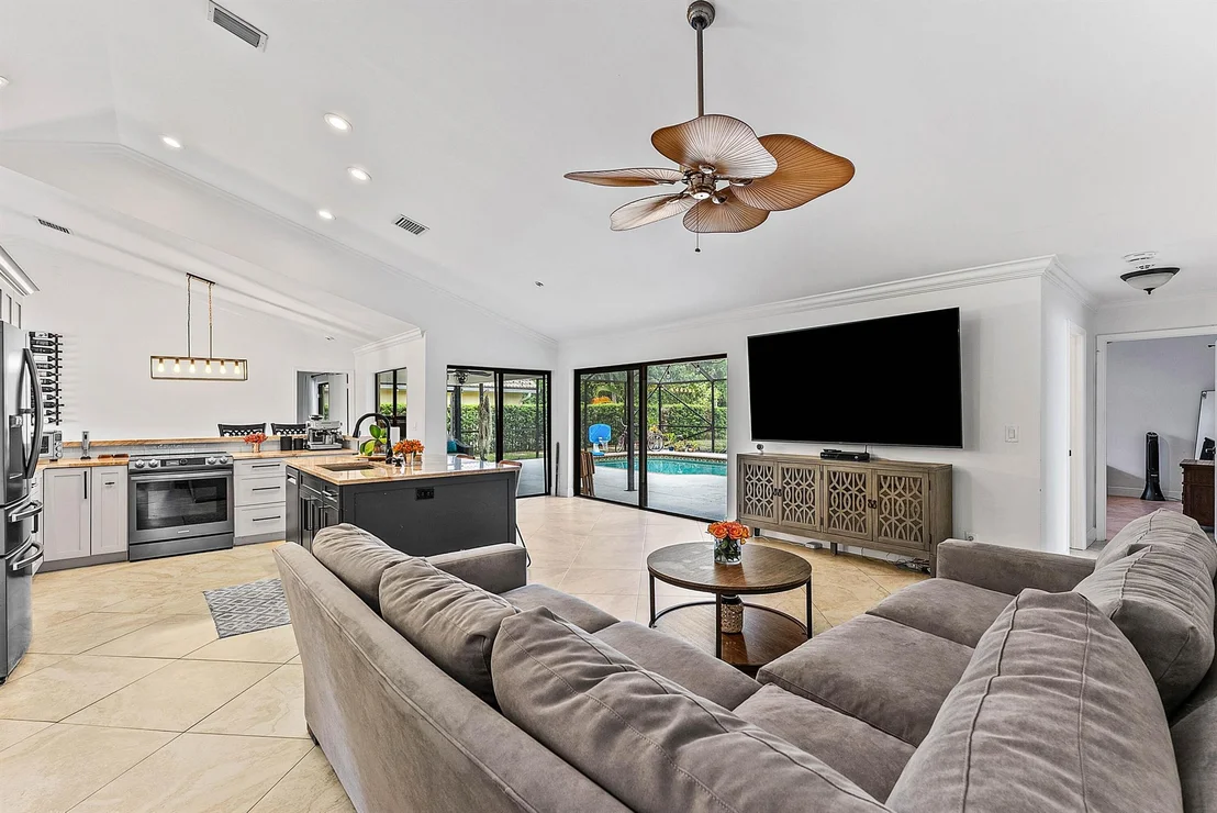 Photo of 9847 Sun Pointe Drive