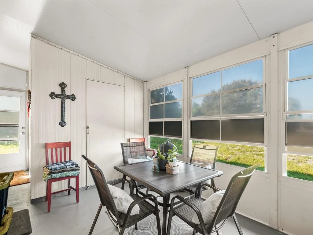 Photo of 385 NE Jade Circle
