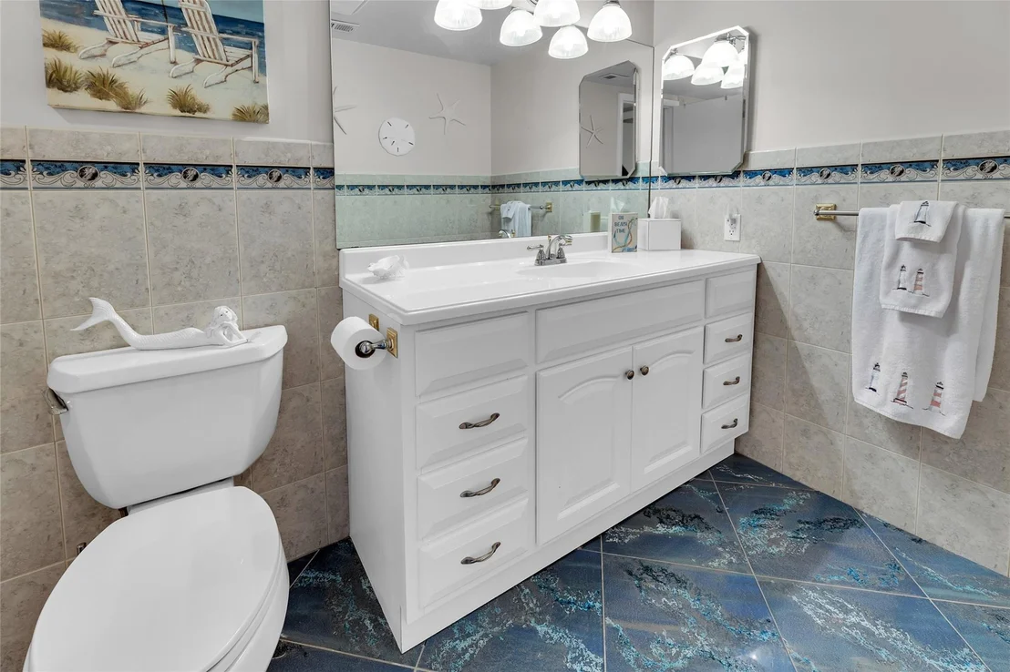 Photo of Unit 708 at 1010 S Ocean Boulevard