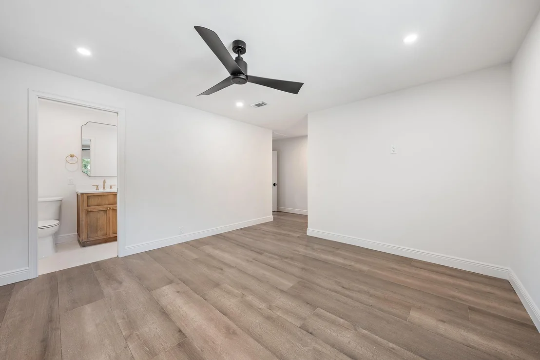 Photo of 109 E RIVERSIDE Drive