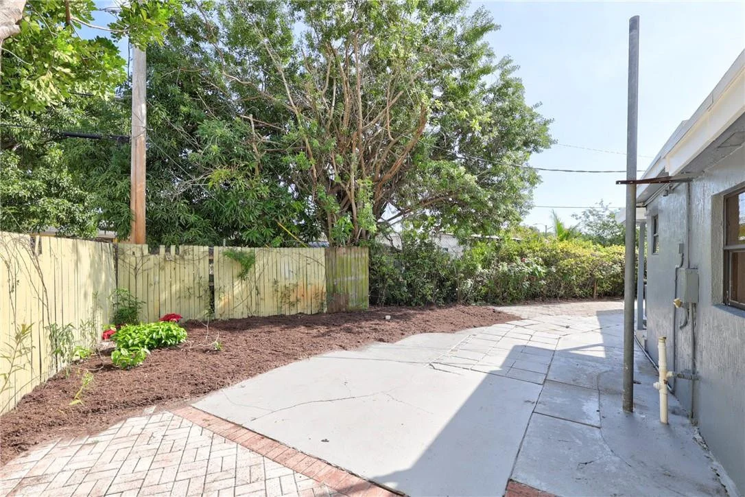 Photo of 5210 NE 16th Terrace