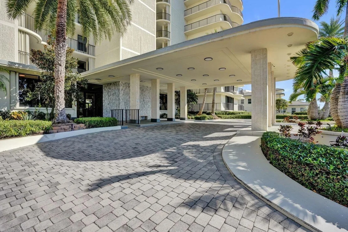 Photo of Unit 703 at 400 Beach Road