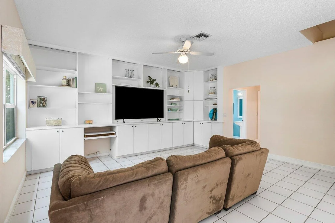 Photo of 6321 Lansdowne Circle
