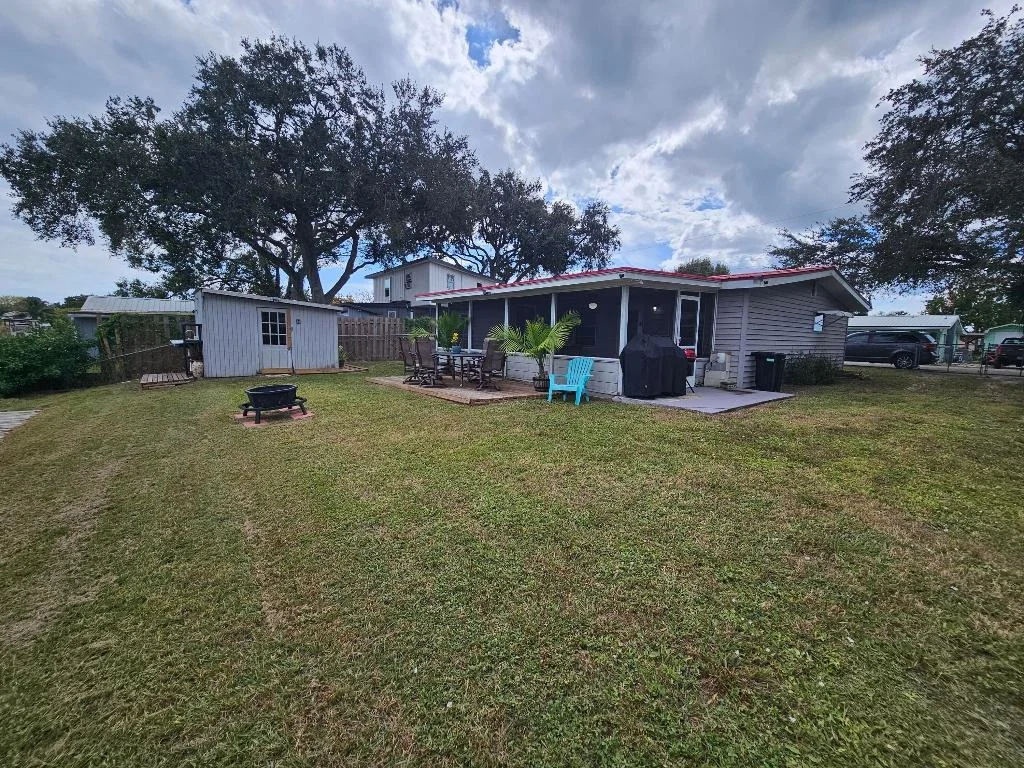 Photo of 1047 5 Street