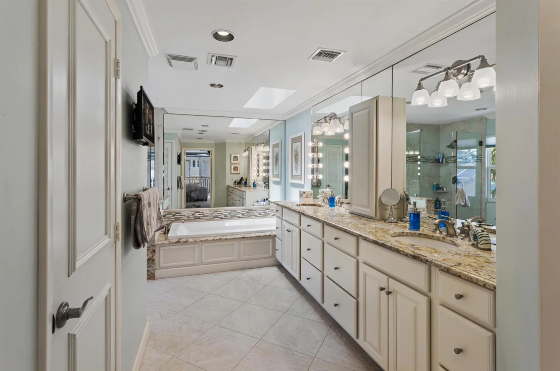 Photo of 932 Gardenia Drive