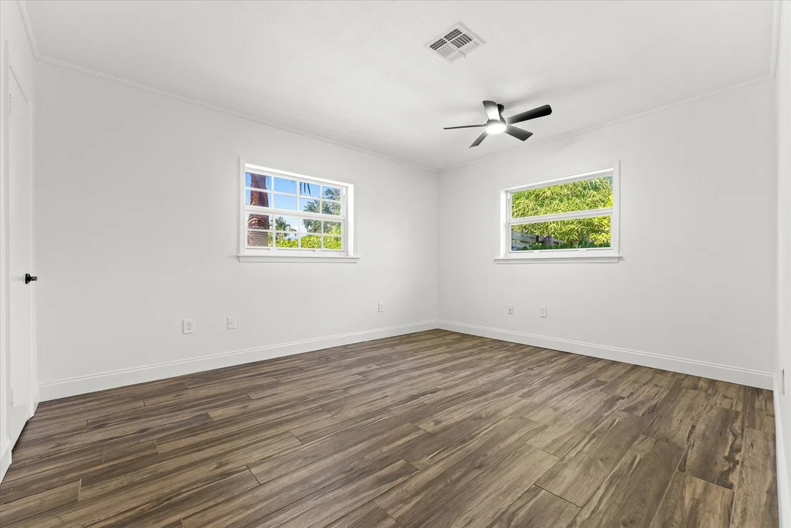 Photo of 884 NW 6th Drive