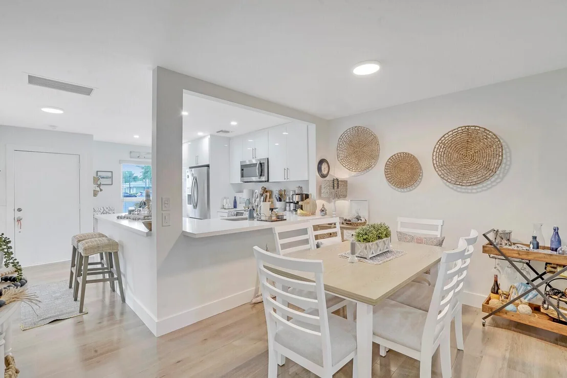 Photo of Unit B at 13734 Via Flora