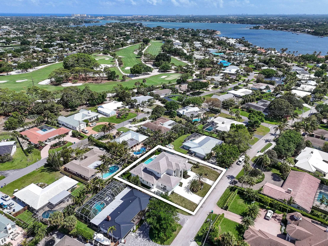 Photo of 192 RIVER Drive