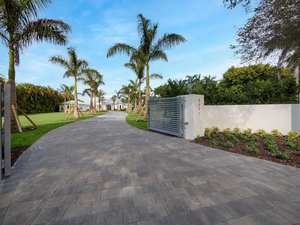 Photo of 5695 Pennock Point Road