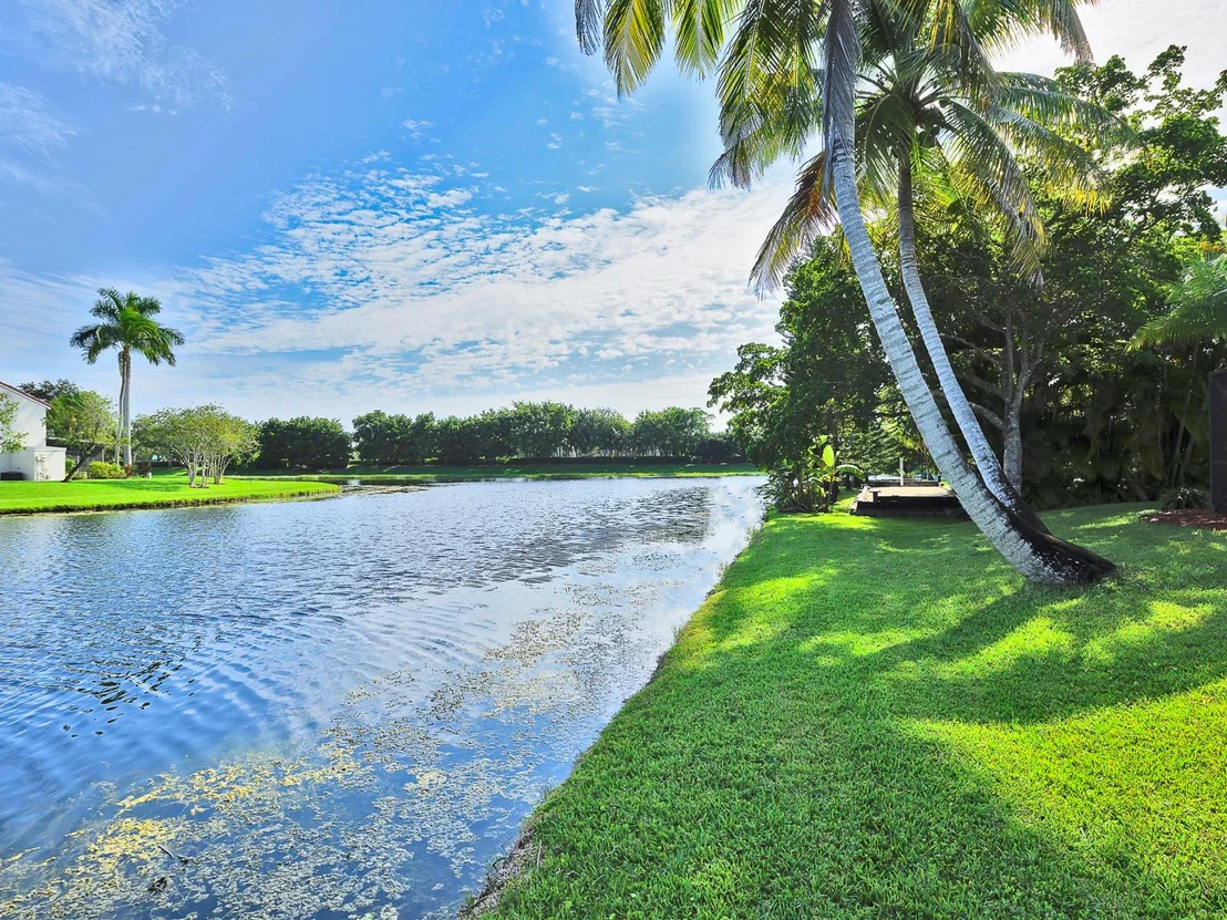 Photo of 1615 Lakeshore Circle