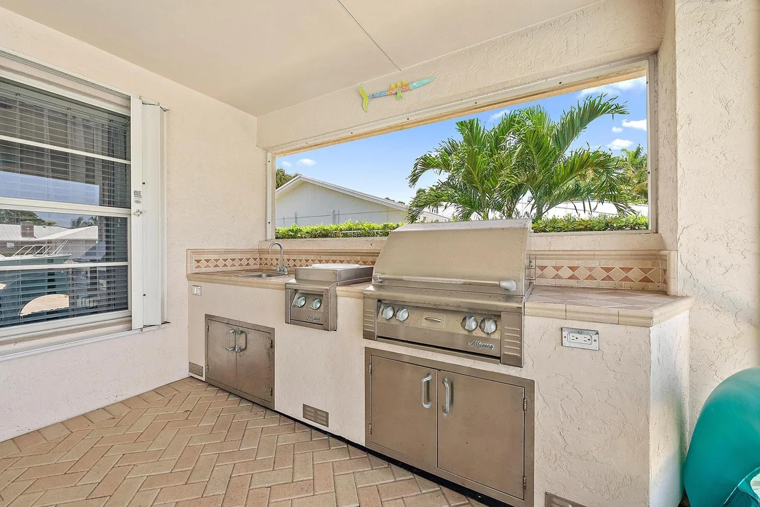 Photo of 925 Dolphin Drive