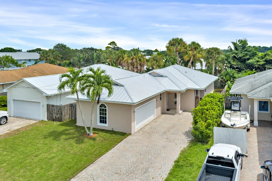 Photo of 17684 Cinquez Park Road W