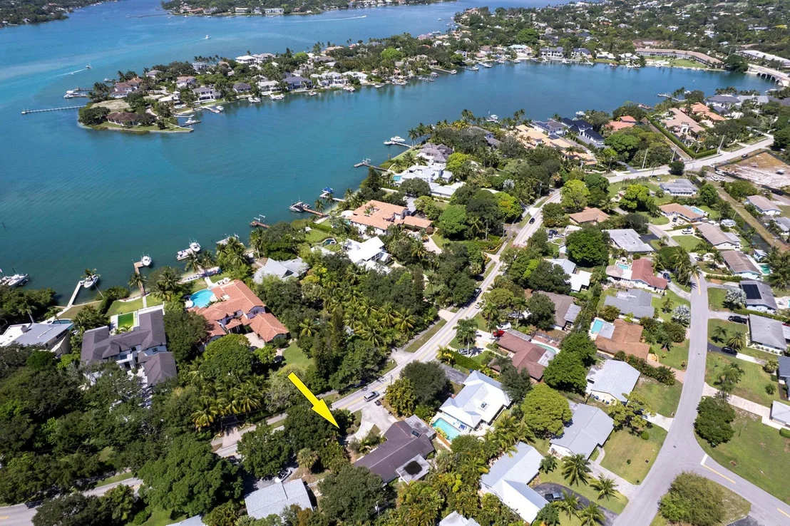 Photo of 229 W Riverside Drive