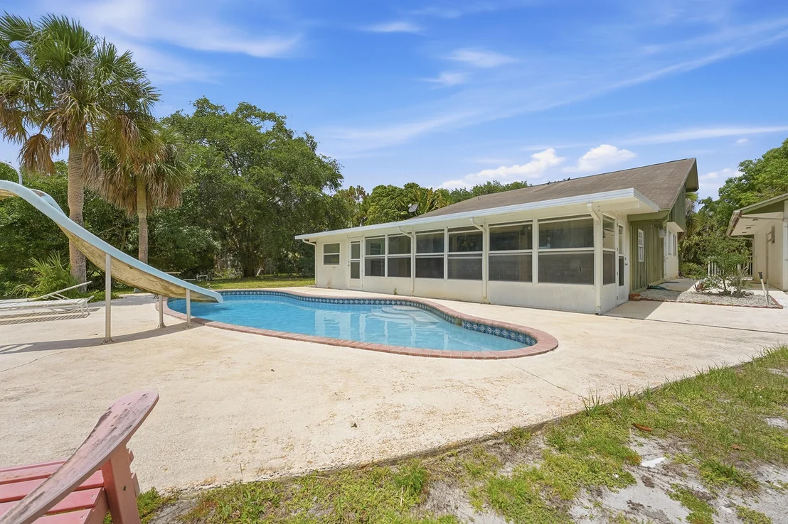 Photo of 7689 Lawrence Road