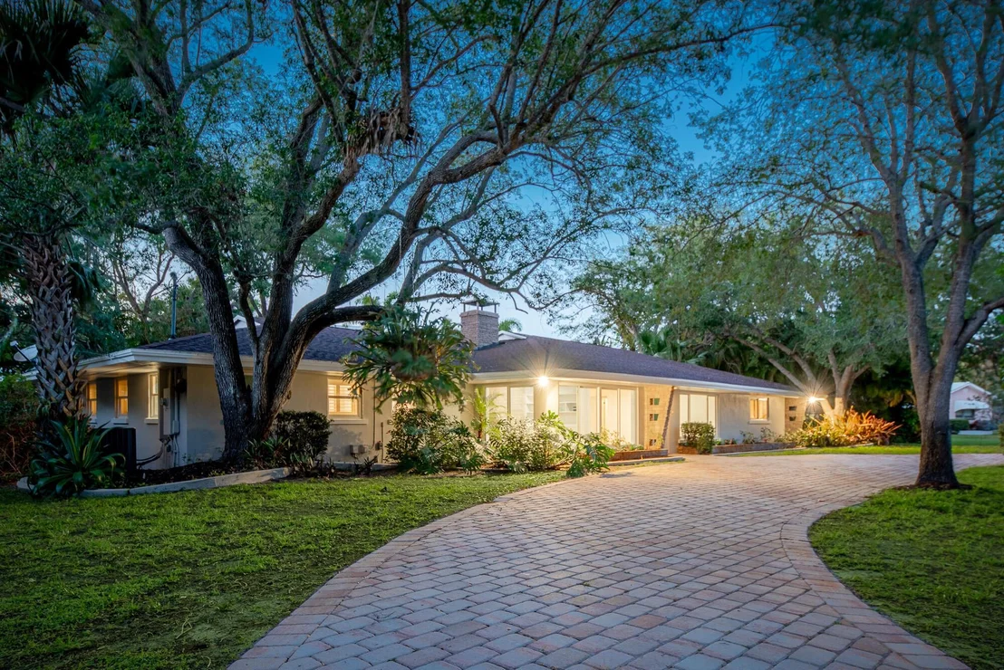 Photo of 614 SW Overlook Dr Drive