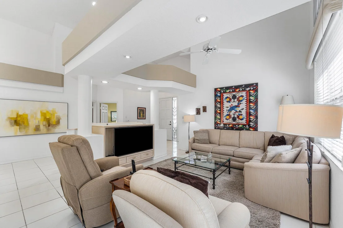 Photo of 16891 Knightsbridge Lane