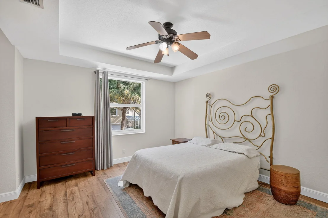 Photo of 1605 E Classical Boulevard
