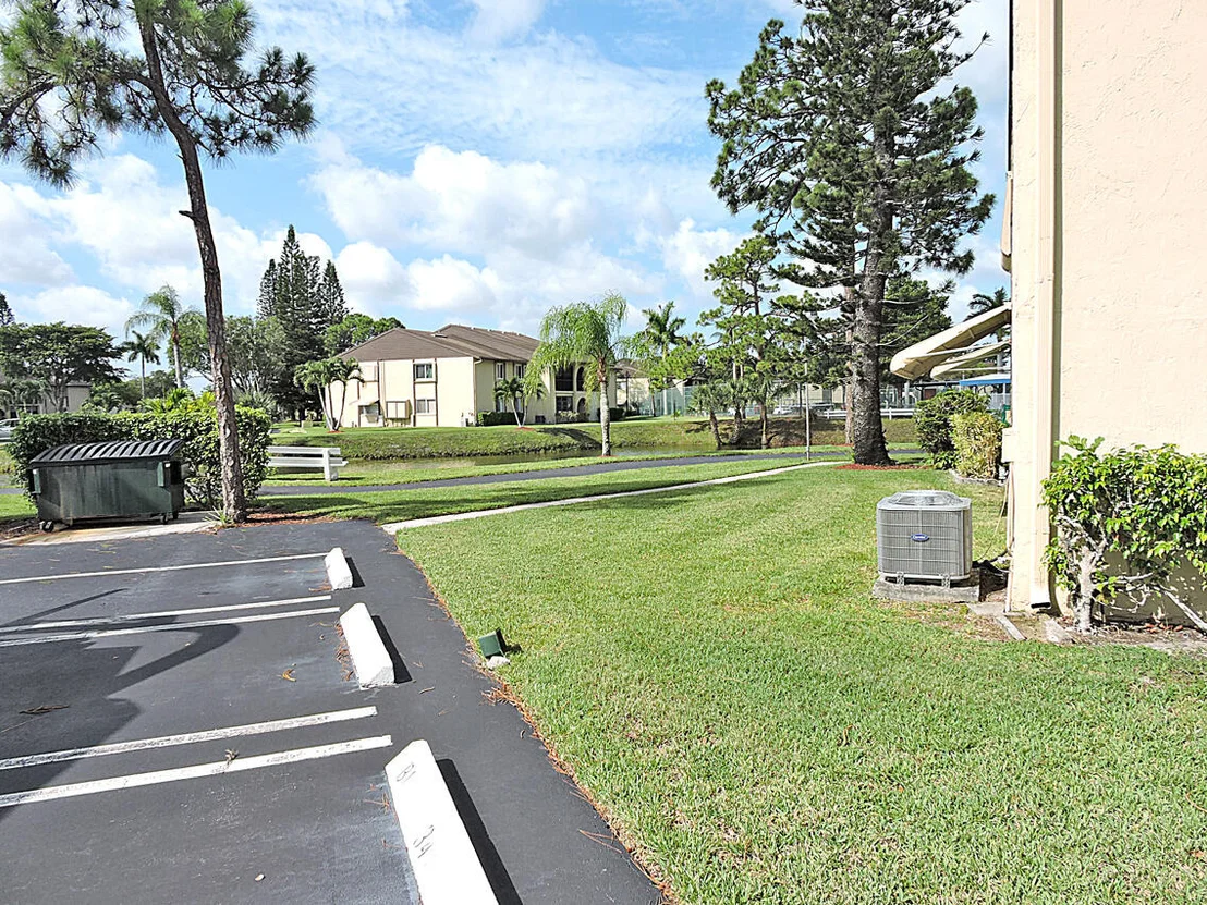 Photo of Unit D1 at 341 Pine Ridge Circle