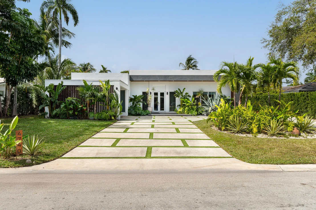 Photo of 4740 Bay Point Road